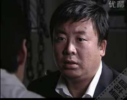 通緝犯出逃改頭換面變身知名演員！曾因《潛伏》榮獲國劇盛典最佳男配角
