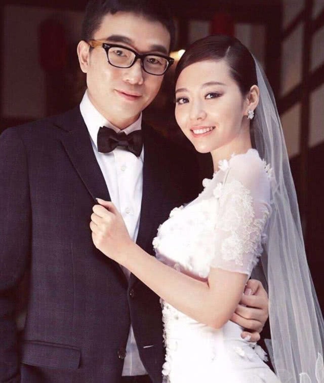 張靚穎新戀情疑曝光與新男友親密牽手外出 張靚穎清空馮軻相關微博