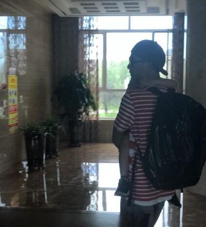 爸爸去哪兒6錄制現場路透照曝光 陳小春包貝爾出發范丞丞實習