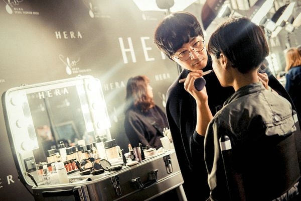 飽覽前沿T臺彩妝潮流 “2019春夏HERA赫妍首爾時裝周”開幕