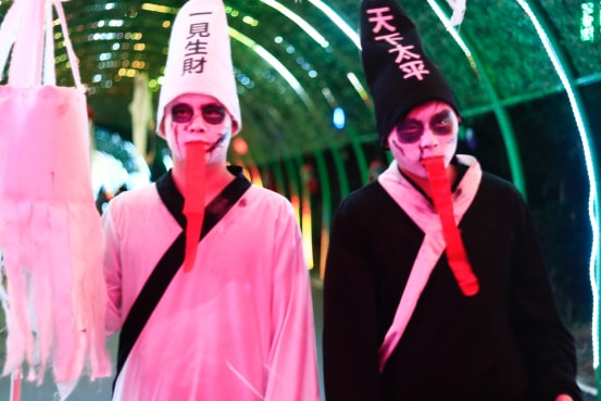 萬圣節(jié)鬼屋求婚 女友暴走300米 引發(fā)儀式感大討論