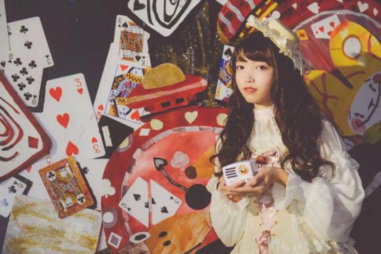 打卡深圳愛麗絲展 | Lolita少女與貓王收音機一同掉進了兔子洞