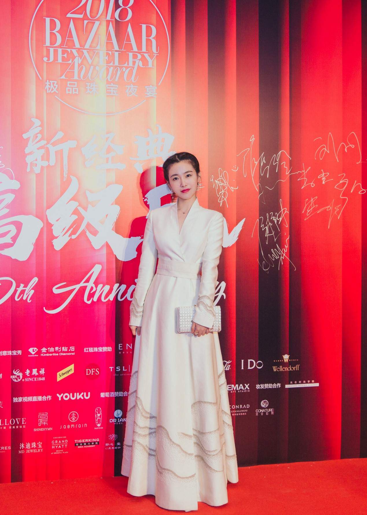 魏允熙出席芭莎珠寶夜宴 一身淡雅出塵中國風驚艷眾人