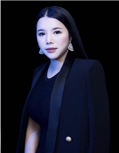 華爾街日報專訪余晚晚 獲“女魔頭”Anna Wintour背書稱贊