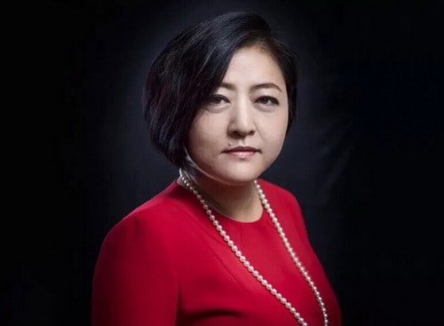 劉強東的女神才不是章澤天，這個背后的女人為他花了1.8個億！
