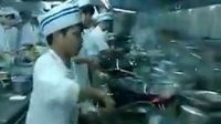 實(shí)拍后廚炒河粉