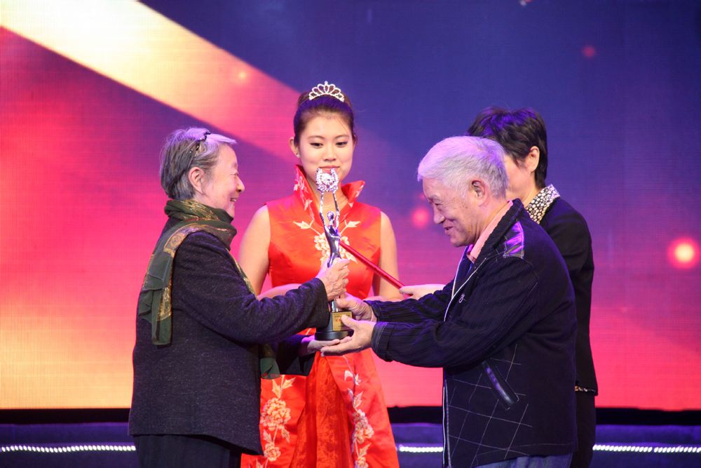 http://www.fjsenfa.cn/pics/default/download/032fdd6c59280975bd91a4d0850409c7.jpg