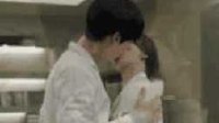 韓劇《doctors》女流氓樸信惠外科教授金來(lái)沅浪漫吻戲
