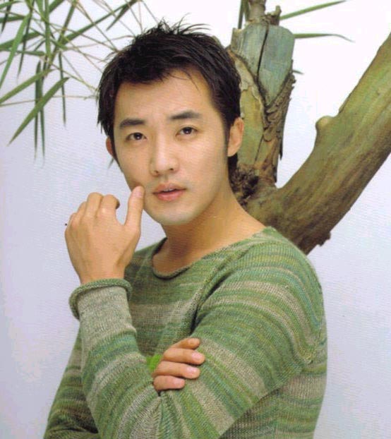 泡沫愛(ài)情  主演安在旭個(gè)人照