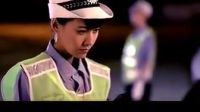 勵志：小伙為了追警花、天天被開罰單