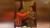 實拍河南妹子四川酒席喝白酒 一口氣干一瓶_標(biāo)清