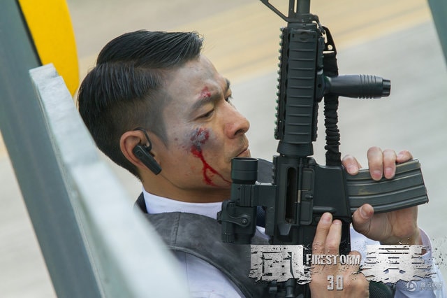 風(fēng)暴（粵語(yǔ)版） 胡軍   飾演  曹楠