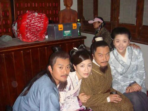 大明醫(yī)圣李時(shí)珍  劇照?qǐng)D冊(cè)1