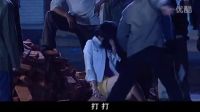退役女特警的車被小混混砸了，憤怒之下暴打黑社會