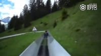 真正的過山車就是這樣，在藍天下的山野里穿梭！！