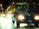 奔馳男超速變道不打燈向車窗外扔垃圾，看寶馬男是怎么對他的。