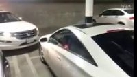 停車場被其他車擋住出路，看看司機是怎麼出來的！將心比心，不要違規停車~