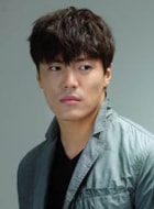 李載允