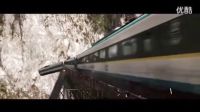 我的天啊。。汽車(chē)撞到火車(chē)上導(dǎo)致整列火車(chē)從上百米高的橋上掉下來(lái)。