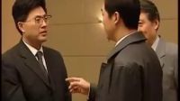 歡迎會(huì)上市長極力討好新市委書記，卻被年輕的小秘書弄的很尷尬