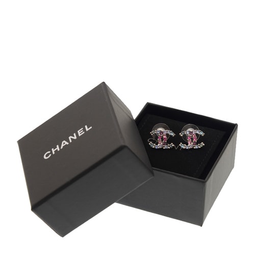CHANEL/香奈兒 經(jīng)典LOGO鑲鉆金屬耳釘藍(lán)色/粉色