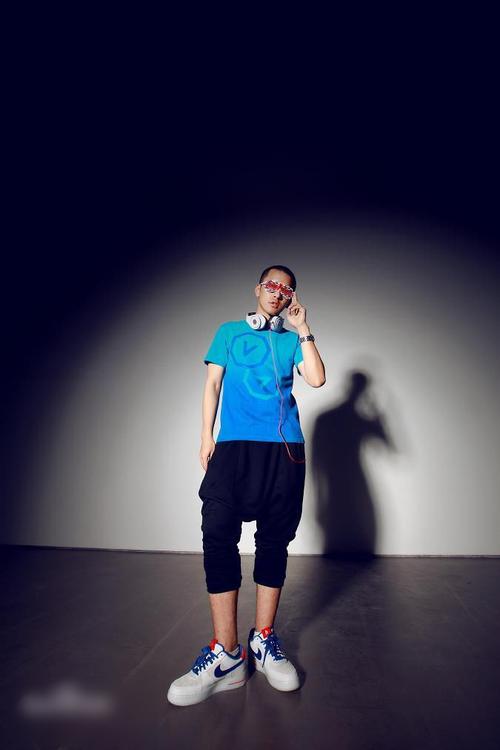 http://www.fjsenfa.cn/pics/star/pic/d05b2dec0a59e3f5bce2b4cc8ab66a83.jpg