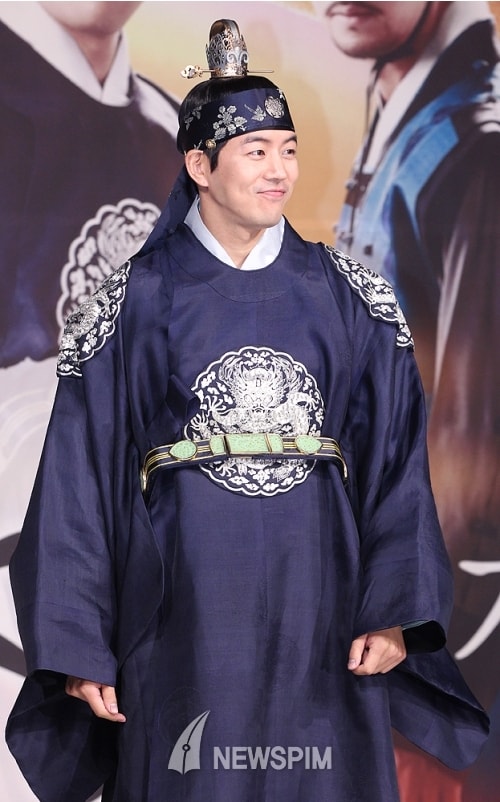 http://www.fjsenfa.cn/pics/star/pic/fe02dcdc87c72595b1358622340d6323.jpg